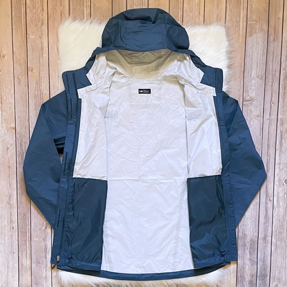 The North Face Women’s Venture 2 Rain Jacket In Monterey Blue - Picture 4 of 7